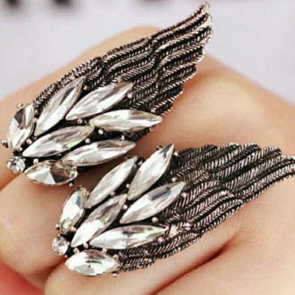 *HP*VINTAGE BRONZE CRYSTAL WING RING