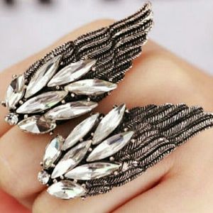 *HP*VINTAGE BRONZE CRYSTAL WING RING