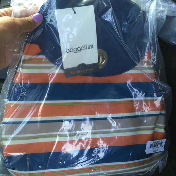 BRAND NEW Baggallini small backpack
