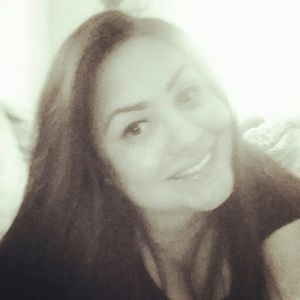 Meet your Posher, Itzia