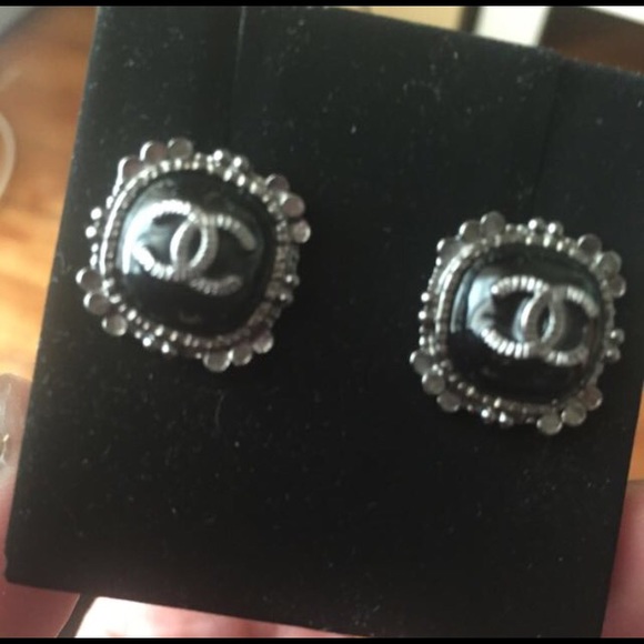 Chanel vintage stud earrings (authentic )