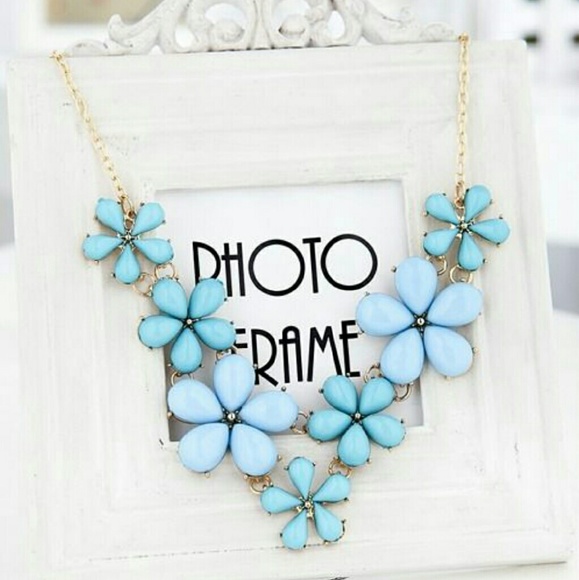 TEARDROP BLUE FLOWER BIB STATEMENT NECKLACE