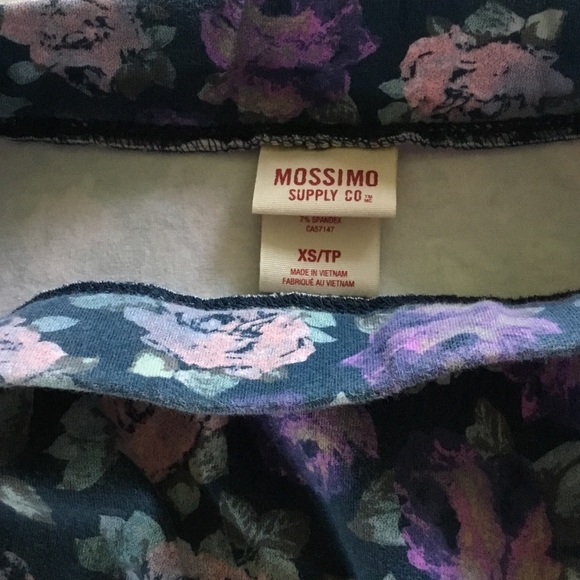 CLOSET CLOSED FOR SUMMER - Picture 3 of 3