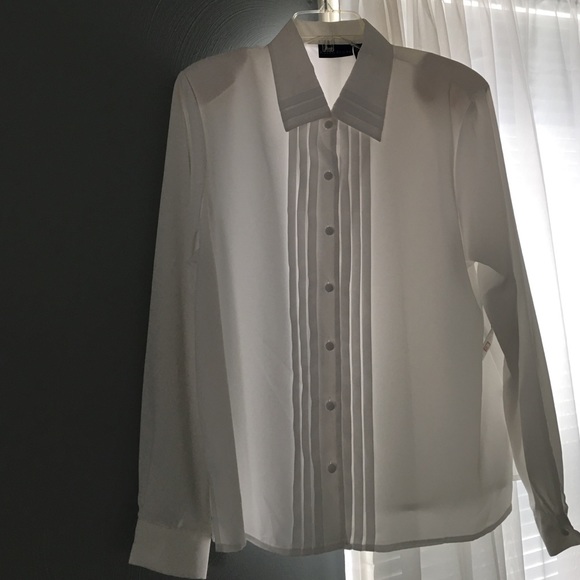 White button up blouse with long sleeves