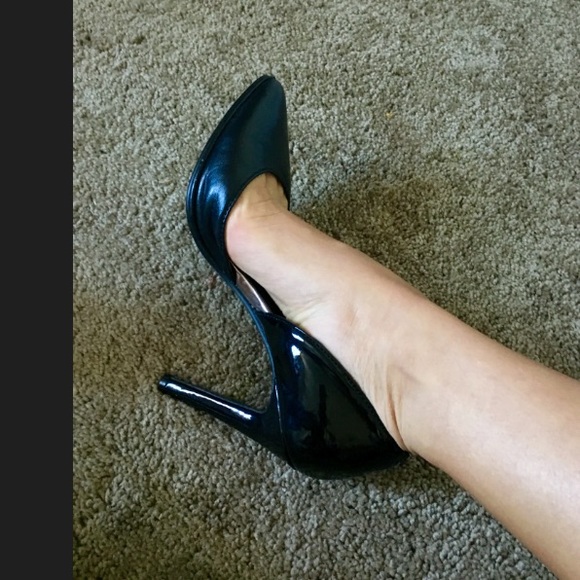 Kenneth Cole heels - Picture 3 of 4