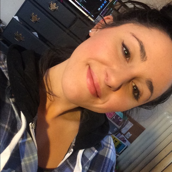 Meet your Posher, Julia - Picture 1 of 1