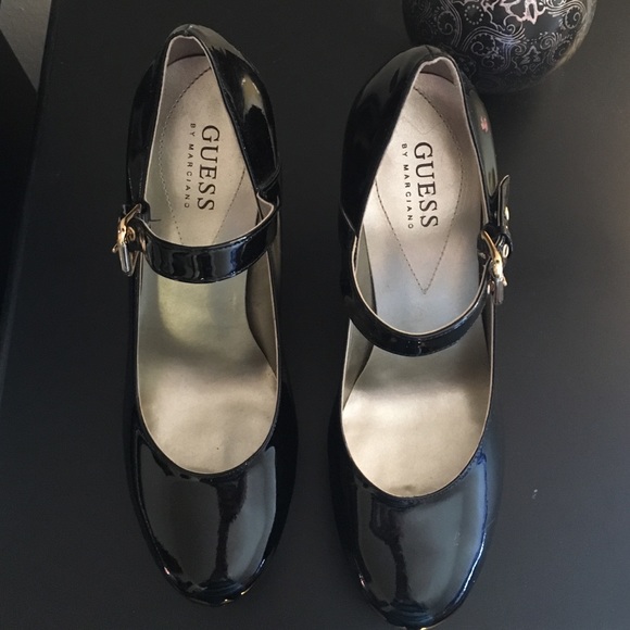 Size 6.5 Guess patented leather heels