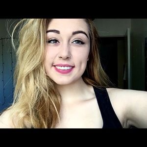 Meet your Posher, Alexis