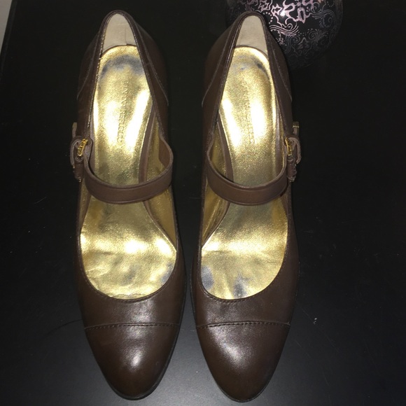 Brown leather heels size 6.5 from Banana Republic
