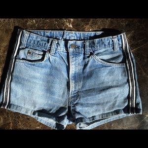 Vintage Levi's Sporty Denim Shorts!