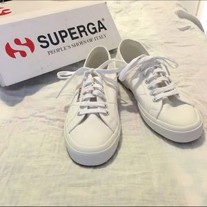 Superga Women's sz 10 white canvas sneaker