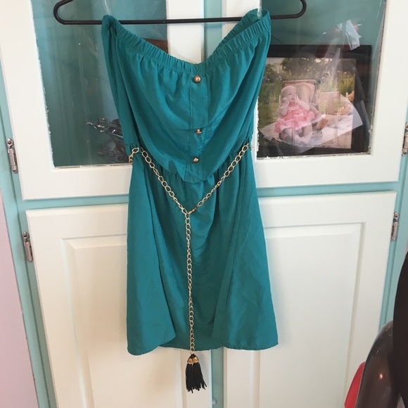 STRAPLESS DRESS
