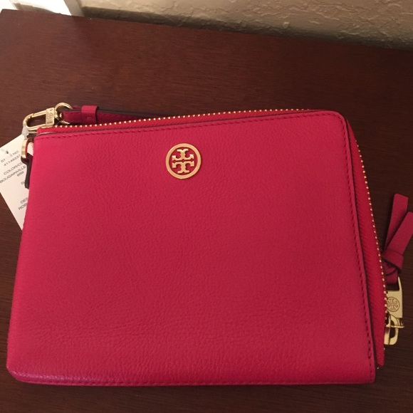 Tory Burch Handbags - 🆕Tory Burch "Robinson" Pink Leather Wristlet NWT