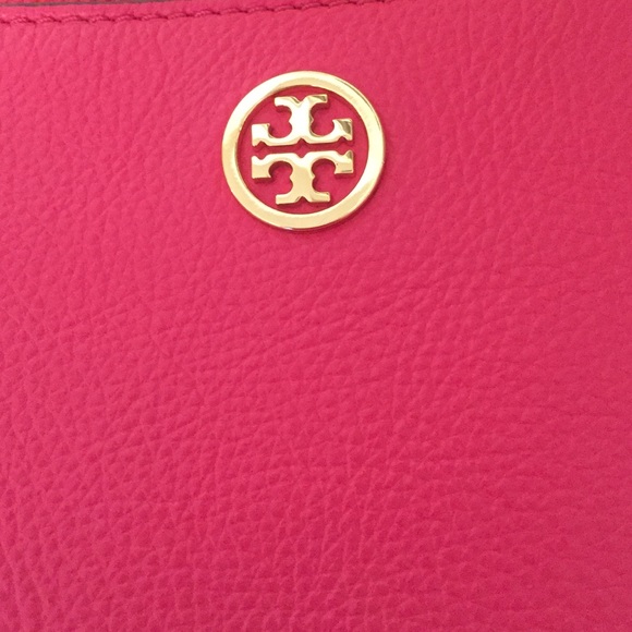 🆕Tory Burch "Robinson" Pink Leather Wristlet NWT - Picture 2 of 4