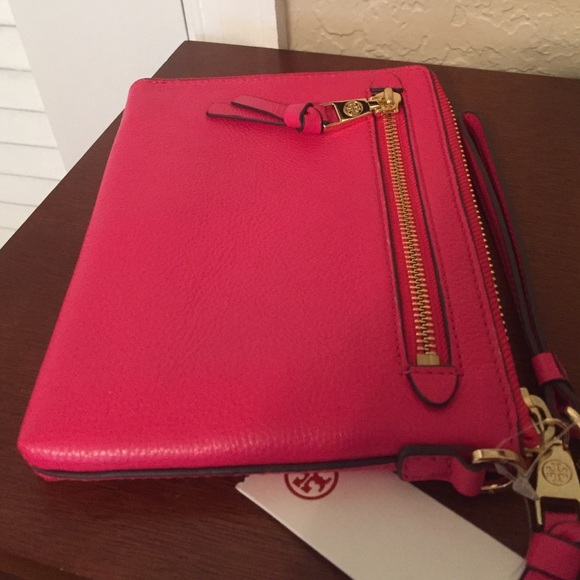 🆕Tory Burch "Robinson" Pink Leather Wristlet NWT - Picture 3 of 4