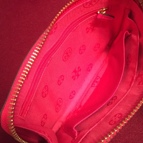 🆕Tory Burch "Robinson" Pink Leather Wristlet NWT - Picture 4 of 4