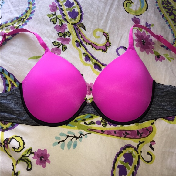 2 PINK Victoria's Secret bras!