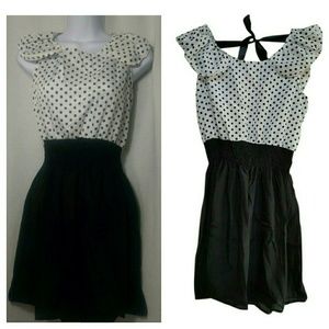 Flounce
Sleeveless
Pleated Chiffon Dresss