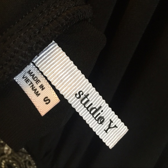 Black sleeveless Studio Y top - Picture 4 of 4