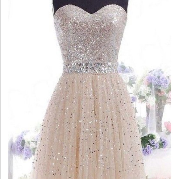 strapless, cream-colored ball gown - Picture 4 of 4