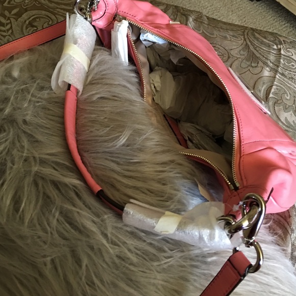 Coach medium size tote - Picture 3 of 3