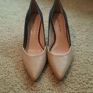 Color block pumps