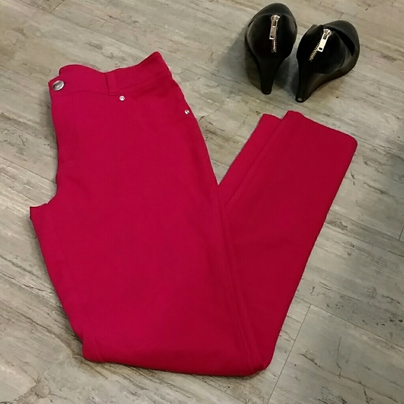 Bright pink knit jeggings size small