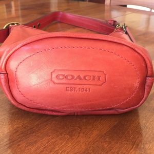 Adorable coach coral colored shoulder bag