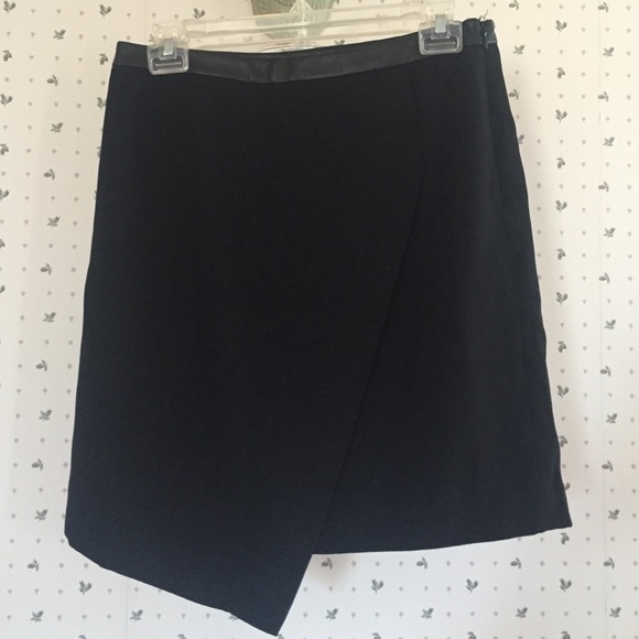 Like new chic wrap skirt