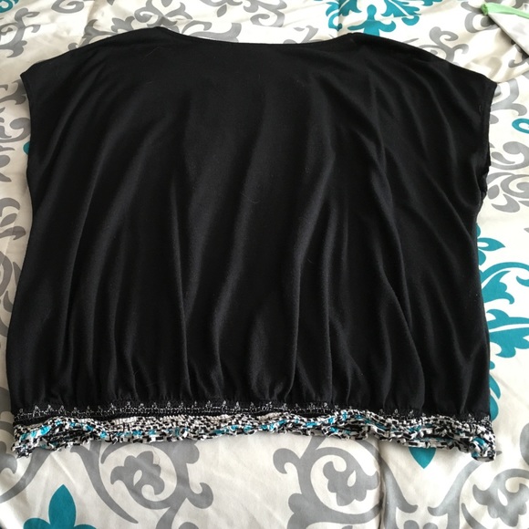 Black tribal print top. - Picture 3 of 3