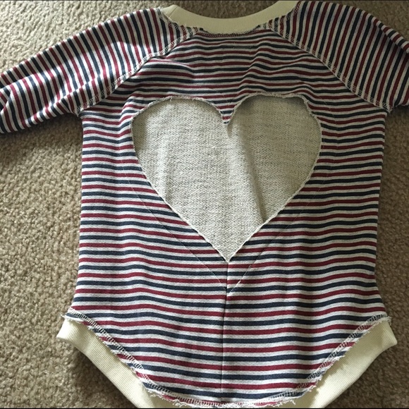 Chaser la sweatshirt w/heart cut out back