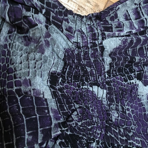 Block pattern top. - Picture 3 of 3