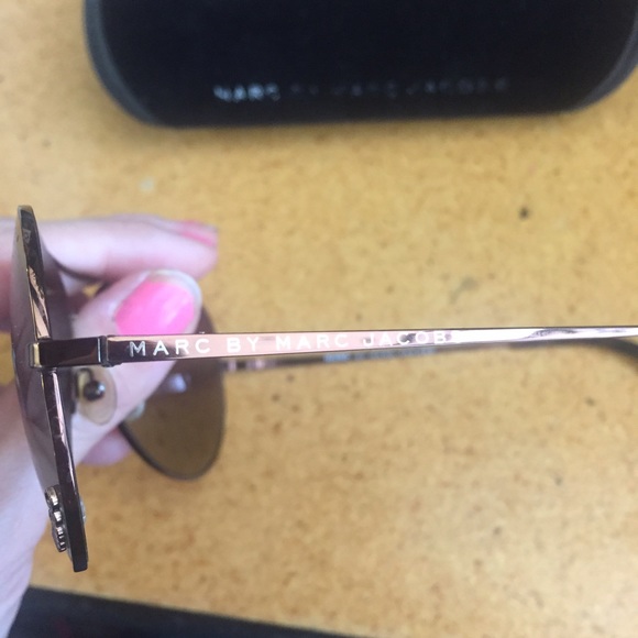 Classic marc by marc jacobs aviator sunglasses. - Picture 3 of 4