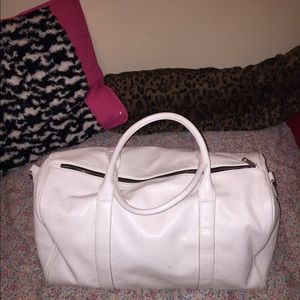 Huge white duffle bag !