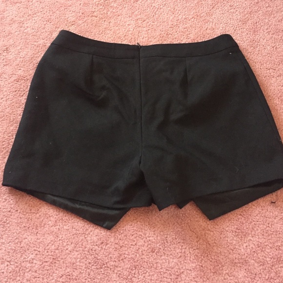 NWT chic skort - Picture 2 of 2