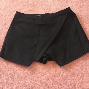 NWT chic skort