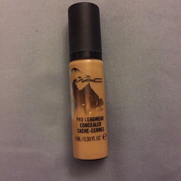 Mac prolong wear concealer in NC30 - Picture 1 of 2