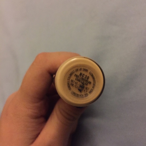 Mac prolong wear concealer in NC30 - Picture 2 of 2