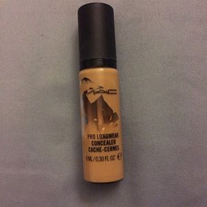 Mac prolong wear concealer in NC30