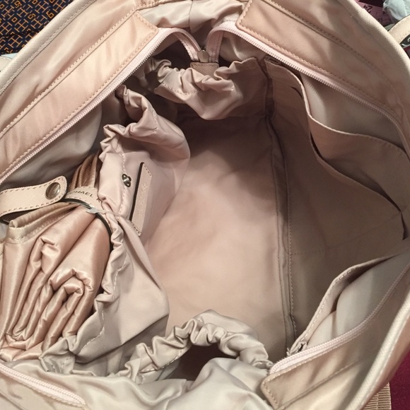 🆕Michael Kors BABY DIAPER BAG in Pink nylon. NWT - Picture 3 of 4
