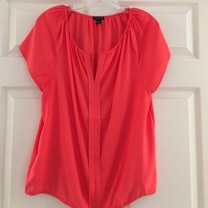 🎉Sale🎉 Coral color loft top.