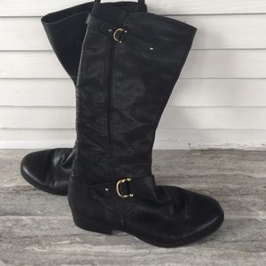 12ww naturalizer boots with gold accents