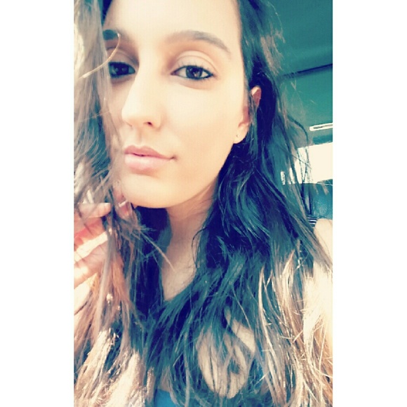 Meet your Posher, Sharleen - Picture 2 of 2