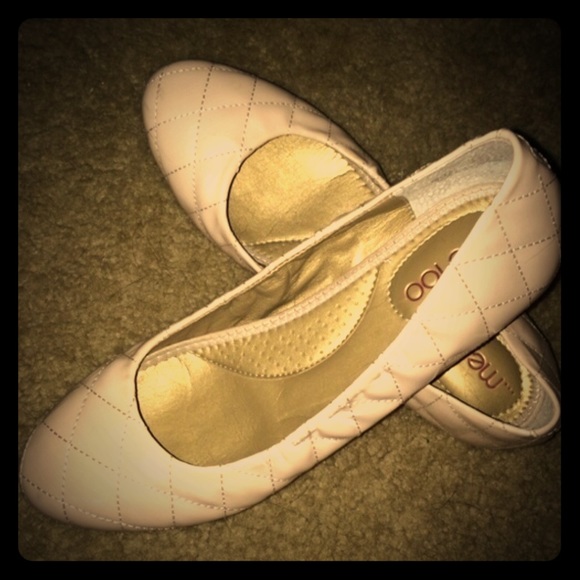 Adorable patent nude flats!