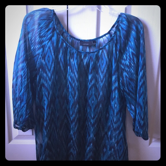 🎀 Sheer top with elastic hem and sleeves