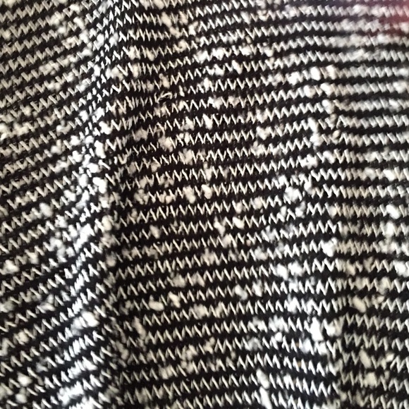 Black and white sheet back top - Picture 2 of 4