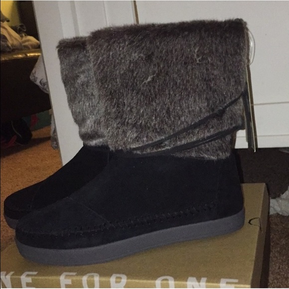 Toms Nepal boots