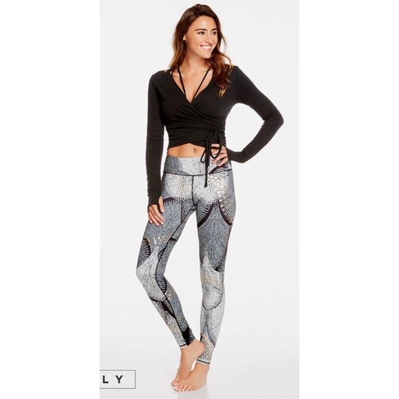 NWT Fabletics Foiled Flurry Legging