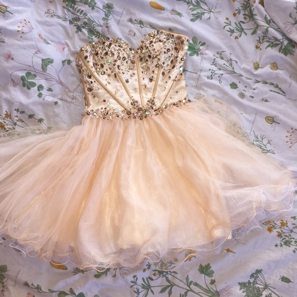 STRAPLESS PROM/FORMAL DRESS