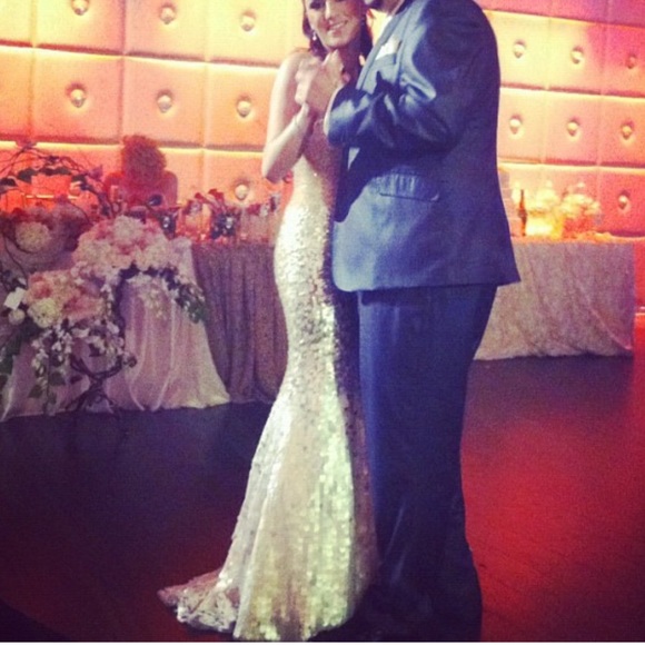 🎉PM Editor Pick🎉Gold n Ivory Sequins Dress - Picture 2 of 4